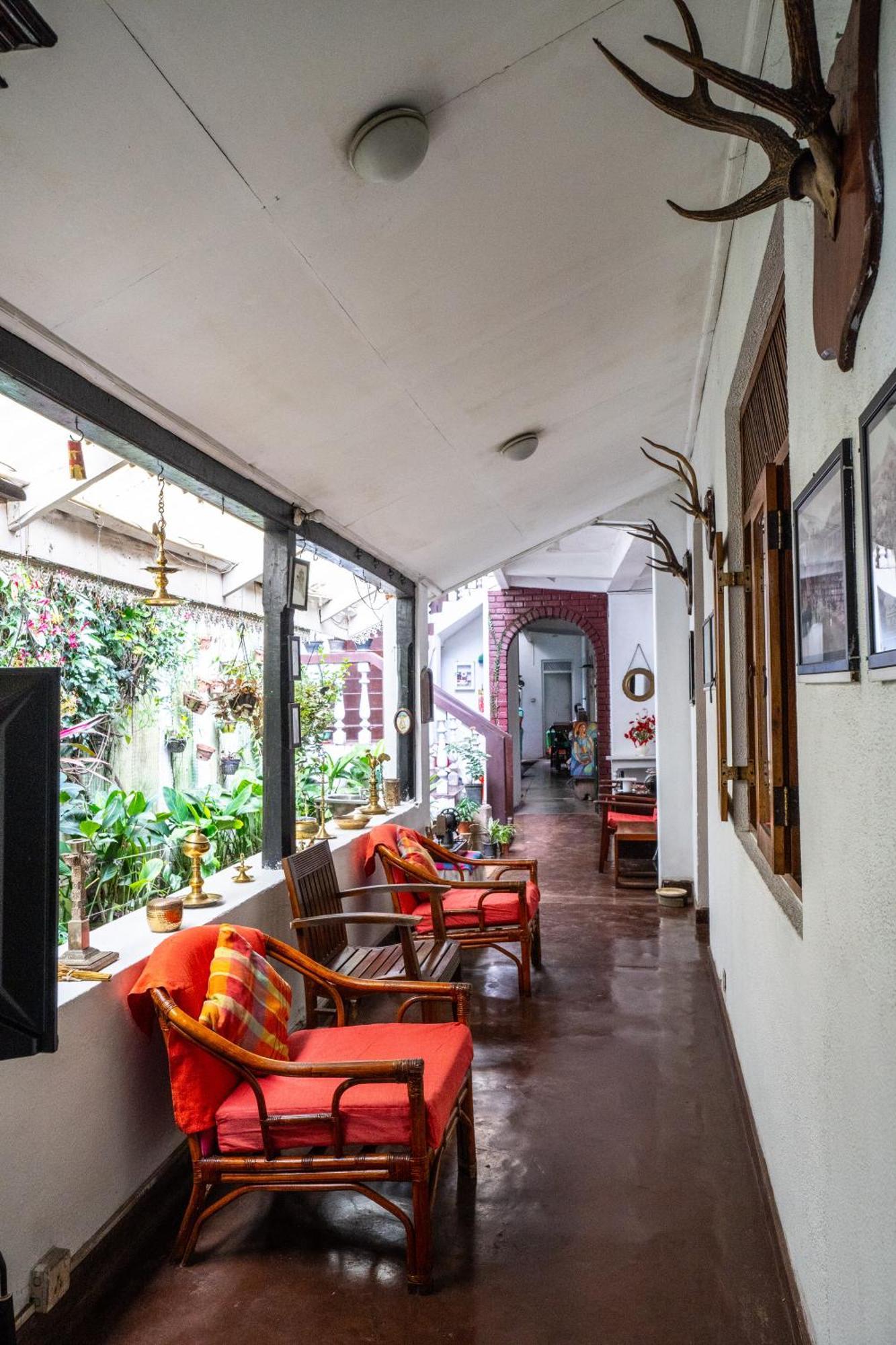 Kandy Inn Madugalle'S Family Guest House Exterior photo