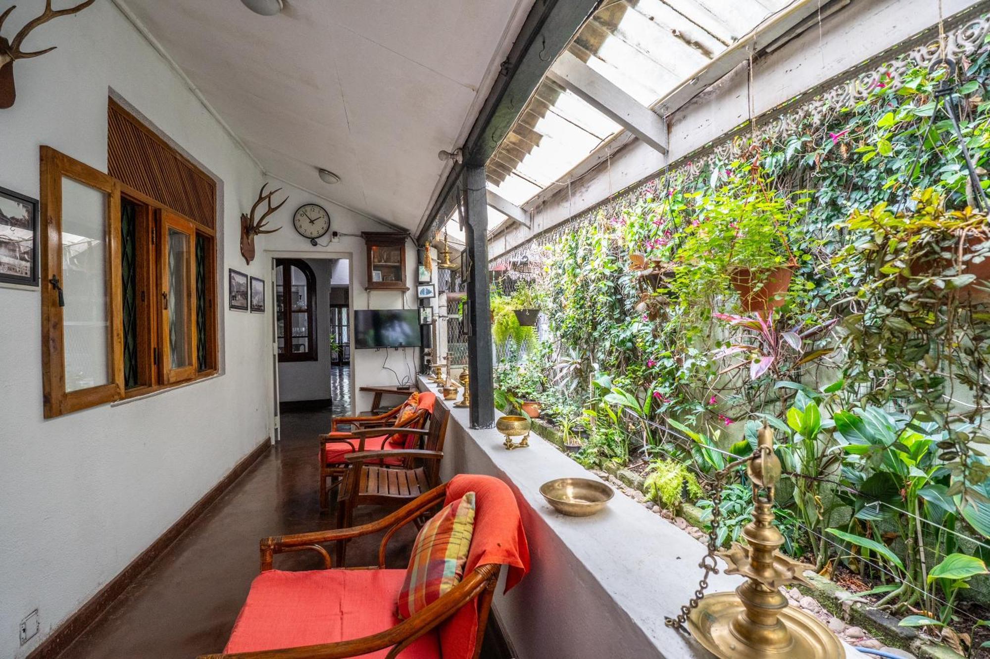 Kandy Inn Madugalle'S Family Guest House Exterior photo