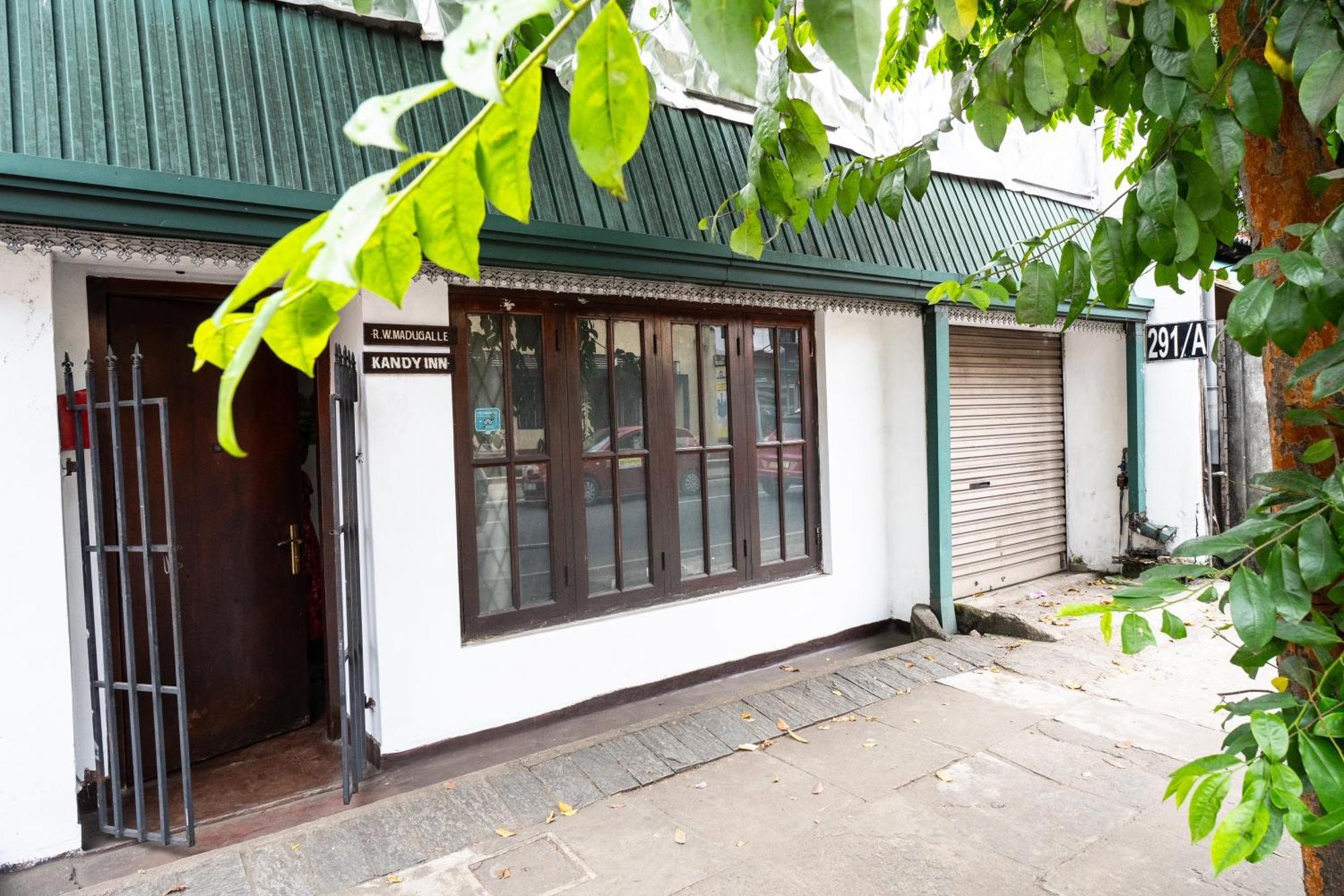 Kandy Inn Madugalle'S Family Guest House Exterior photo